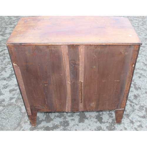 136 - An antique mahogany 2/2 bow fronted chest of drawers, approx 88cm wide x 49cm deep x 90cm tall