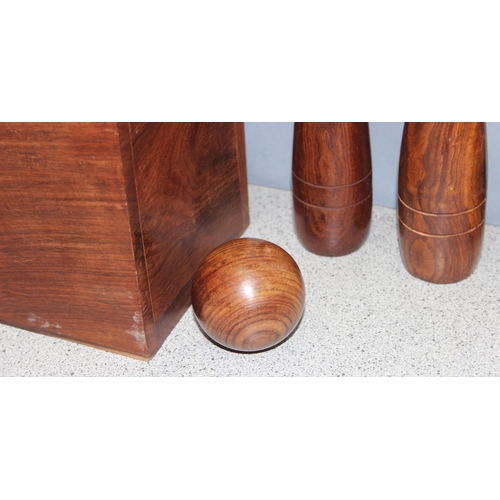 1529 - American chestnut turned wood boxed skittle set