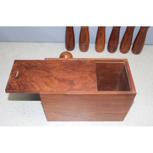 1529 - American chestnut turned wood boxed skittle set