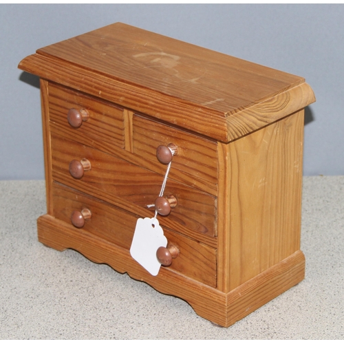 283 - Miniature vintage pine 2-over-2 chest suitable for jewellery and small collectables storage, approx ... 