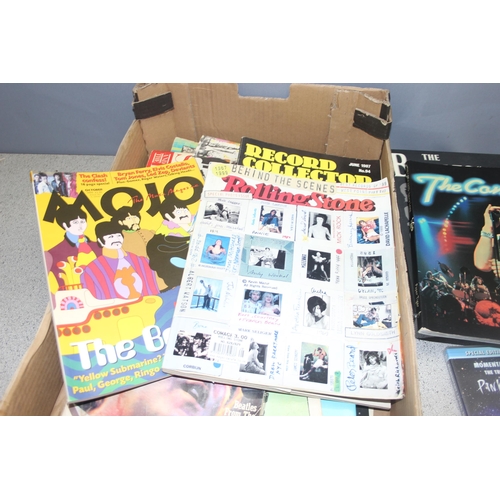 514 - Qty of music ephemera and other items, to incl folder of vinyl single records (The Bachelors, Elvis ... 