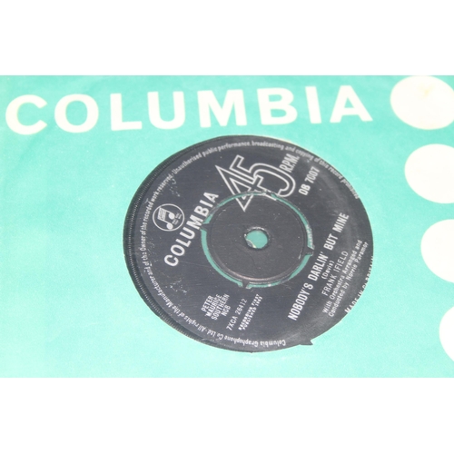 514 - Qty of music ephemera and other items, to incl folder of vinyl single records (The Bachelors, Elvis ... 