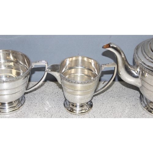 1047 - 4-piece silver-plated tea and coffee set with sugar and creamer