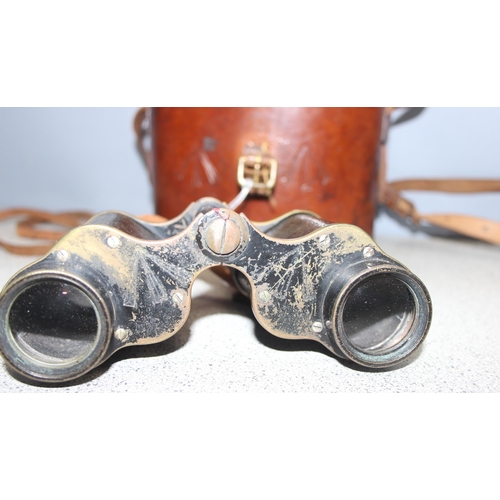 1430 - Pair of WW1 period Officer's private purchase binoculars in leather case with broad arrow marks, by ... 