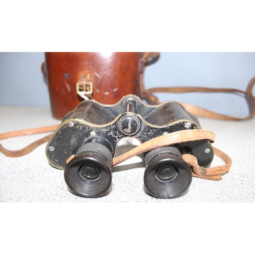 1430 - Pair of WW1 period Officer's private purchase binoculars in leather case with broad arrow marks, by ... 