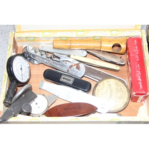 1676 - Mixed lot of vintage items to incl knife sharpener, corkscrews, pocket knives etc