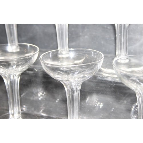 1679 - Set of 6 Victorian hollow-stemmed Champagne coupes, approx 11cm tall