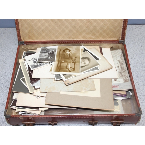 519 - Mix of vintage ephemera in carry cases