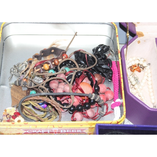 1141 - Qty of costume jewellery, jewellery boxes and a Perspex jewellery storage unit (approx 29cm tall)