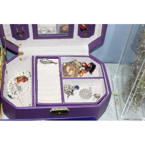 1141 - Qty of costume jewellery, jewellery boxes and a Perspex jewellery storage unit (approx 29cm tall)