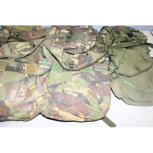 1442 - Mix of 20th century military webbing, 8 x large and 5 x small pouches