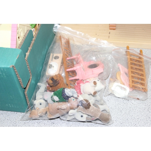 1534 - Large qty of Sylvanian Families items to incl play houses, accessories and figures