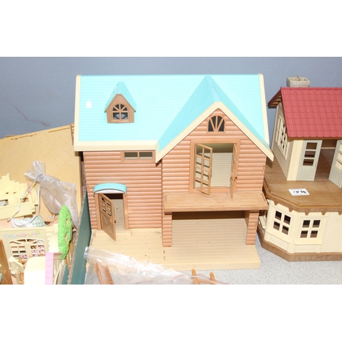 1534 - Large qty of Sylvanian Families items to incl play houses, accessories and figures