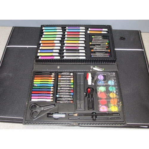 1762 - Mixed lot of artists' materials and accessories to incl watercolour paints, portfolio carry case wit... 