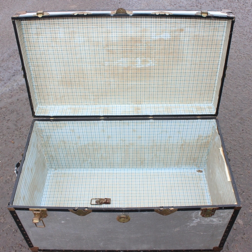 178 - A vintage metal coated shipping trunk, approx 92cm wide x 51cm deep x 50cm tall