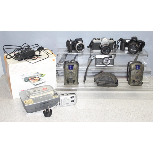 663 - Qty of mixed cameras to incl Canon EOS 500 and a Kodak EasyShare printer