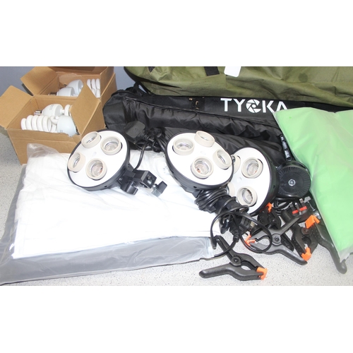 664 - Tycka studio photography lighting equipment in carry case with tripods, backdrops, bulbs etc