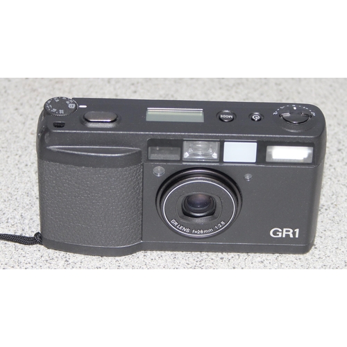 670 - A vintage Ricoh GR1 camera with case