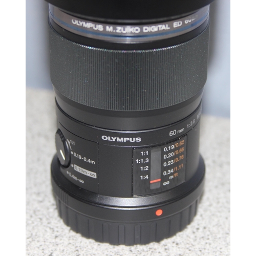 678 - Olympus M.Zuiko Digital ED 60mm f/2.8 Macro Lens with lens hood and Matin case