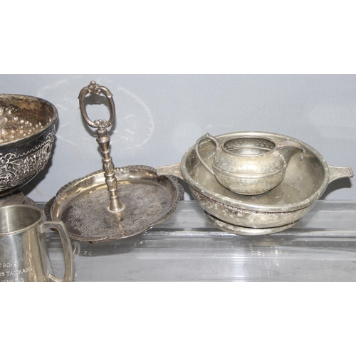 1086 - Mixed lot of metalware to incl silver-plate and pewter, approx 8.8kg gross