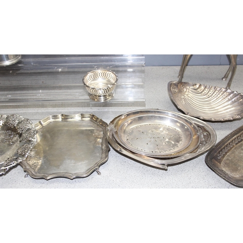 1086 - Mixed lot of metalware to incl silver-plate and pewter, approx 8.8kg gross