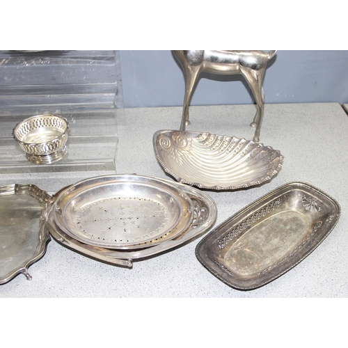 1086 - Mixed lot of metalware to incl silver-plate and pewter, approx 8.8kg gross