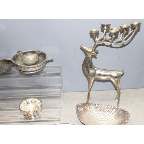 1086 - Mixed lot of metalware to incl silver-plate and pewter, approx 8.8kg gross