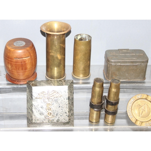 1451 - Mixed lot of militaria items to incl mess tin, brass trench art, button sticks, wooden money box etc