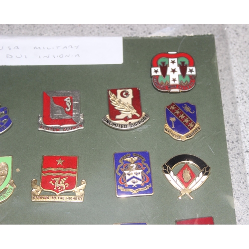 1454 - 2 cards of US Military distinguished unit insignia (DUI) badges