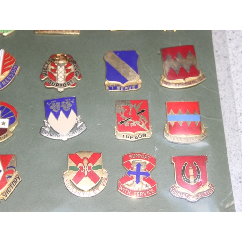 1454 - 2 cards of US Military distinguished unit insignia (DUI) badges