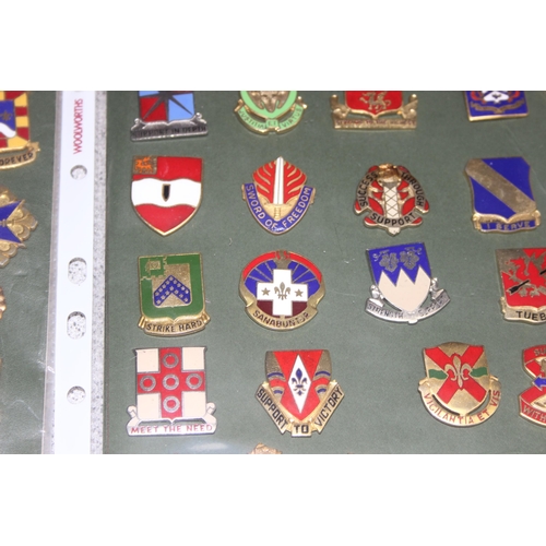 1454 - 2 cards of US Military distinguished unit insignia (DUI) badges