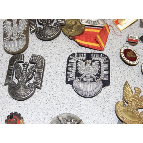 1457 - Qty of Polish military medals and badges