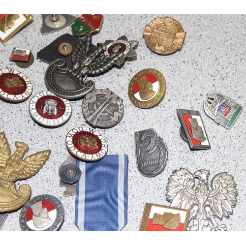 1457 - Qty of Polish military medals and badges