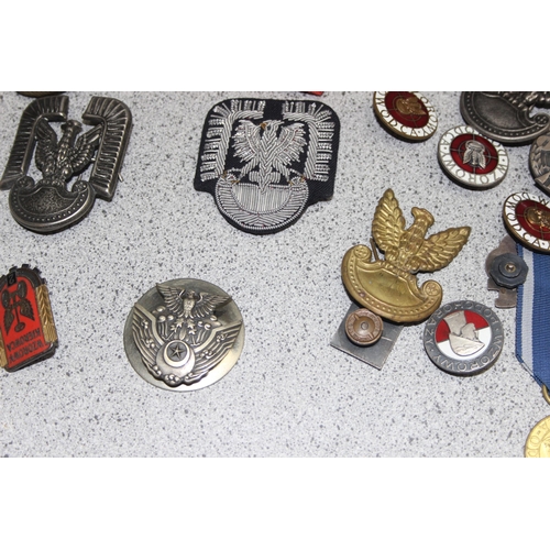 1457 - Qty of Polish military medals and badges