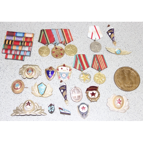 1458 - Qty of Soviet Russia military medals and badges