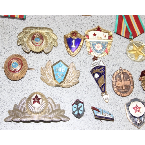 1458 - Qty of Soviet Russia military medals and badges