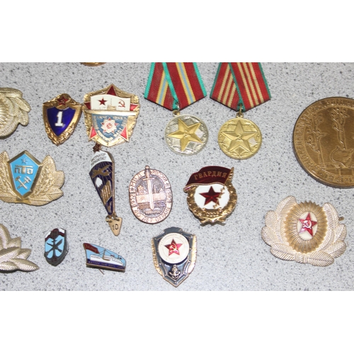 1458 - Qty of Soviet Russia military medals and badges