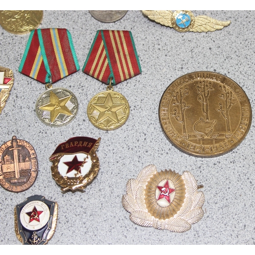 1458 - Qty of Soviet Russia military medals and badges