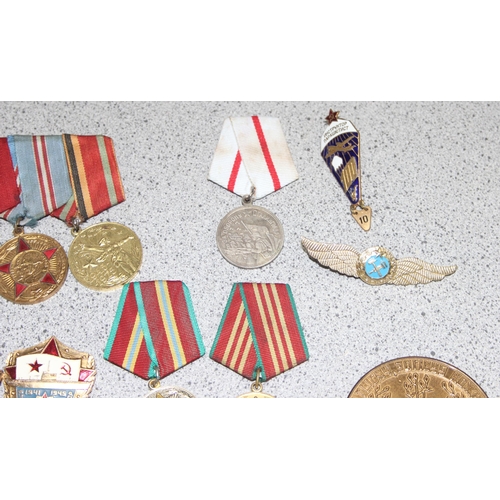 1458 - Qty of Soviet Russia military medals and badges