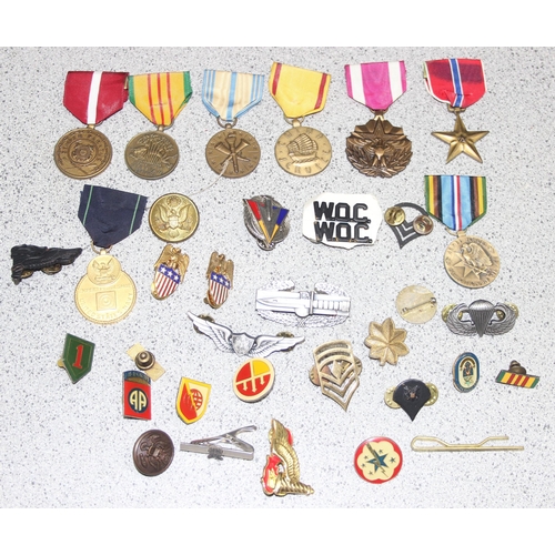 1459 - Qty of US military medals