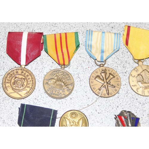 1459 - Qty of US military medals