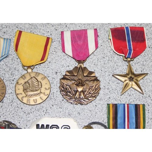 1459 - Qty of US military medals