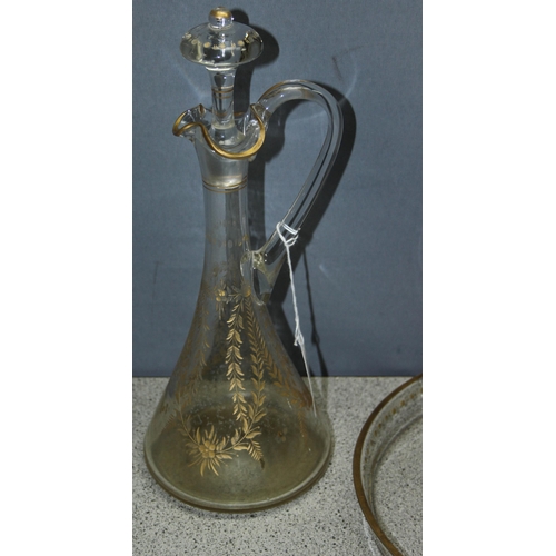 1699B - Vintage handblown decanter with liqueur glasses and glass tray, with gilt etched design, in the mann... 