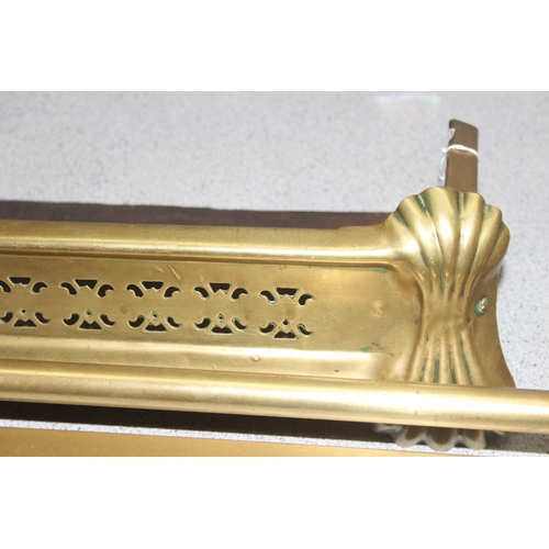 1722A - 2 vintage brass fire fenders, the largest approx 116cm wide, an enamel and cast iron fire fender and... 