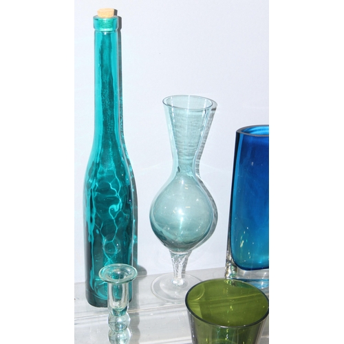 1769 - Qty of mixed coloured glass items