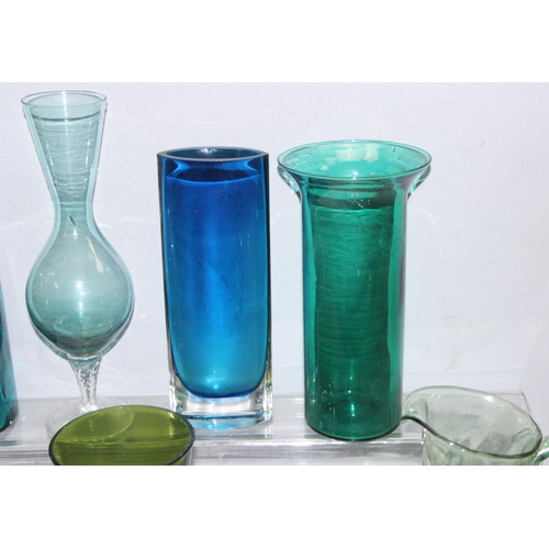 1769 - Qty of mixed coloured glass items