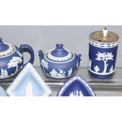 1771 - Assorted antique and later Wedgwood Jasperware, mostly dark blue and white to incl teapot, sugar and... 