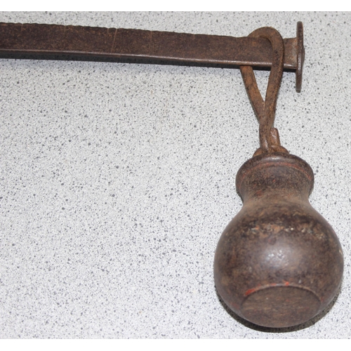 686 - Wrought iron counter balance weight