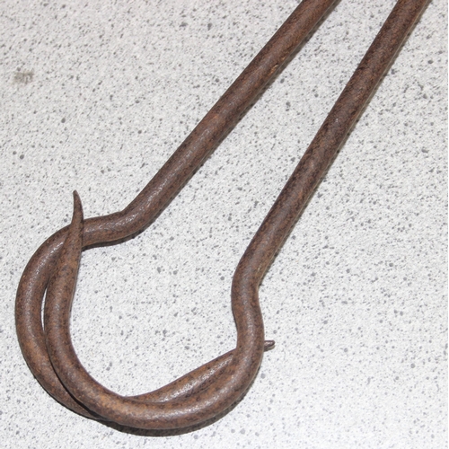 686 - Wrought iron counter balance weight