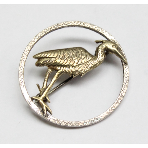 1174 - A retro silver and silver gilt brooch with Stork design, London 1983, approx 3cm diameter, 4.78g